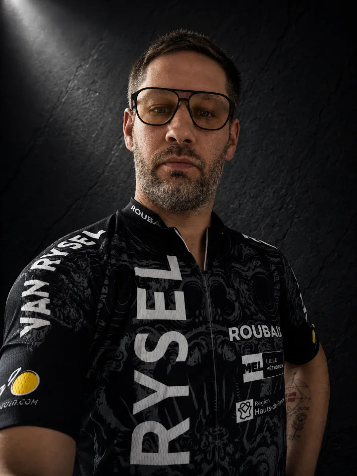 Torben Jander auf dem Gravelbike und beim Laufen